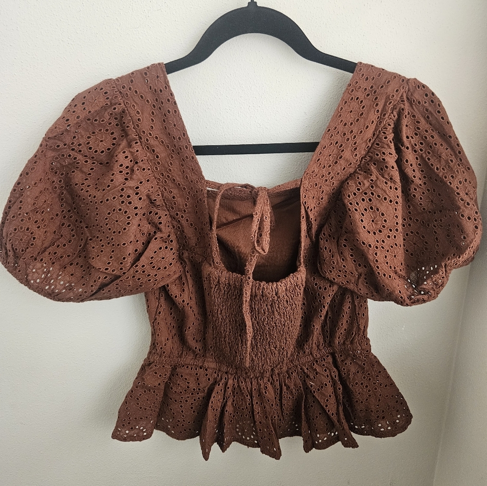 NWT Band of the Free eyelet peplum top in walnut - Picture 2 of 2
